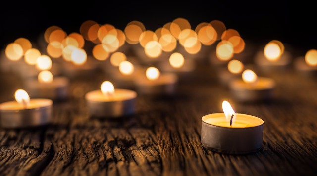 bigstock-Candles-Light-In-Advent–Chri-204840433 (1)
